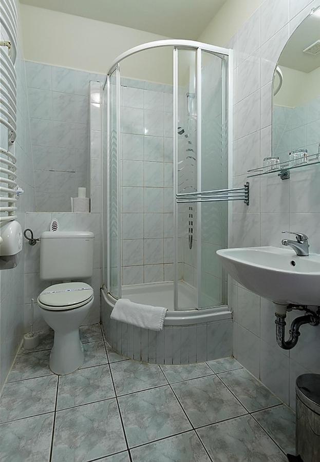 Aranypatko Fogado-Etterem Hotel Gyorujbarat Luaran gambar