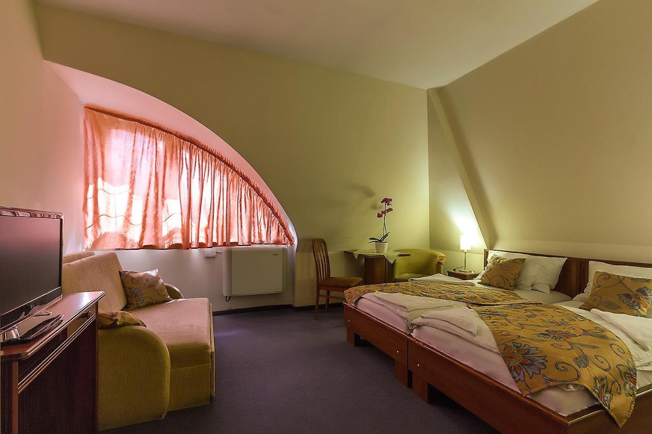 Aranypatko Fogado-Etterem Hotel Gyorujbarat Luaran gambar