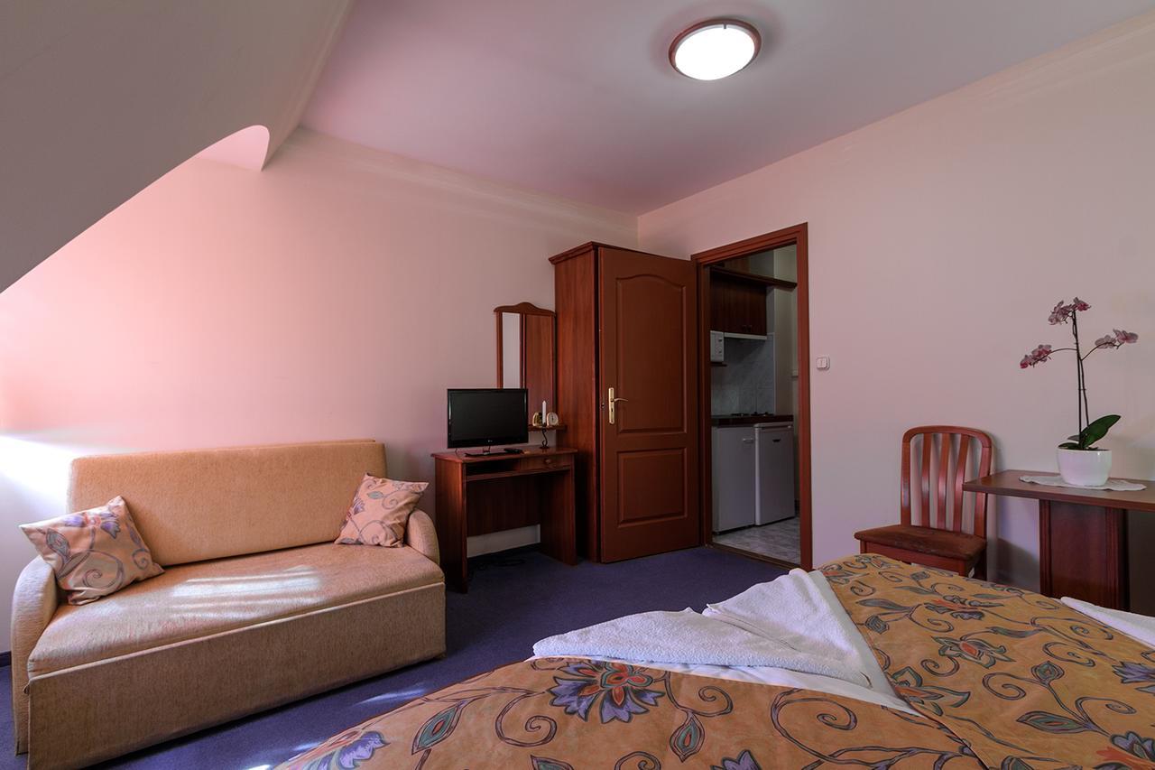 Aranypatko Fogado-Etterem Hotel Gyorujbarat Luaran gambar