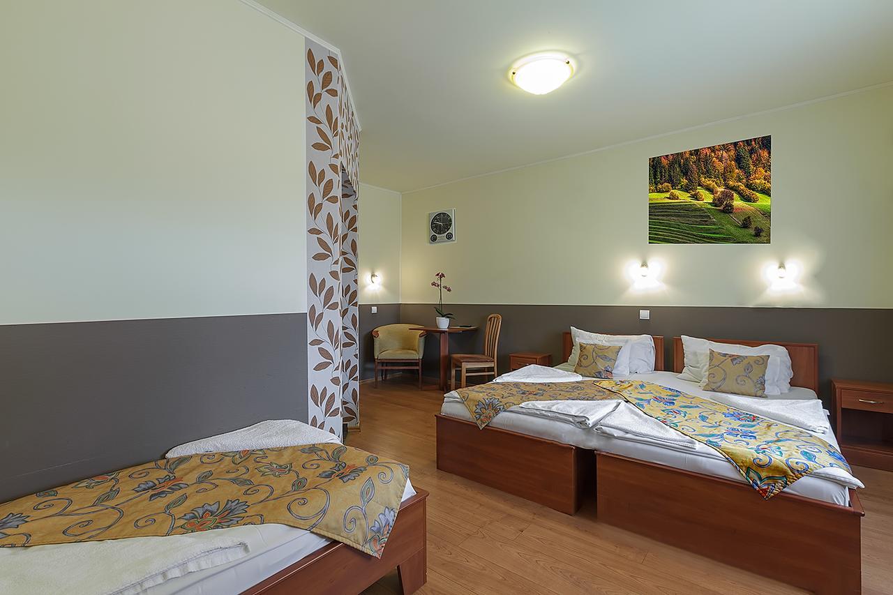 Aranypatko Fogado-Etterem Hotel Gyorujbarat Luaran gambar