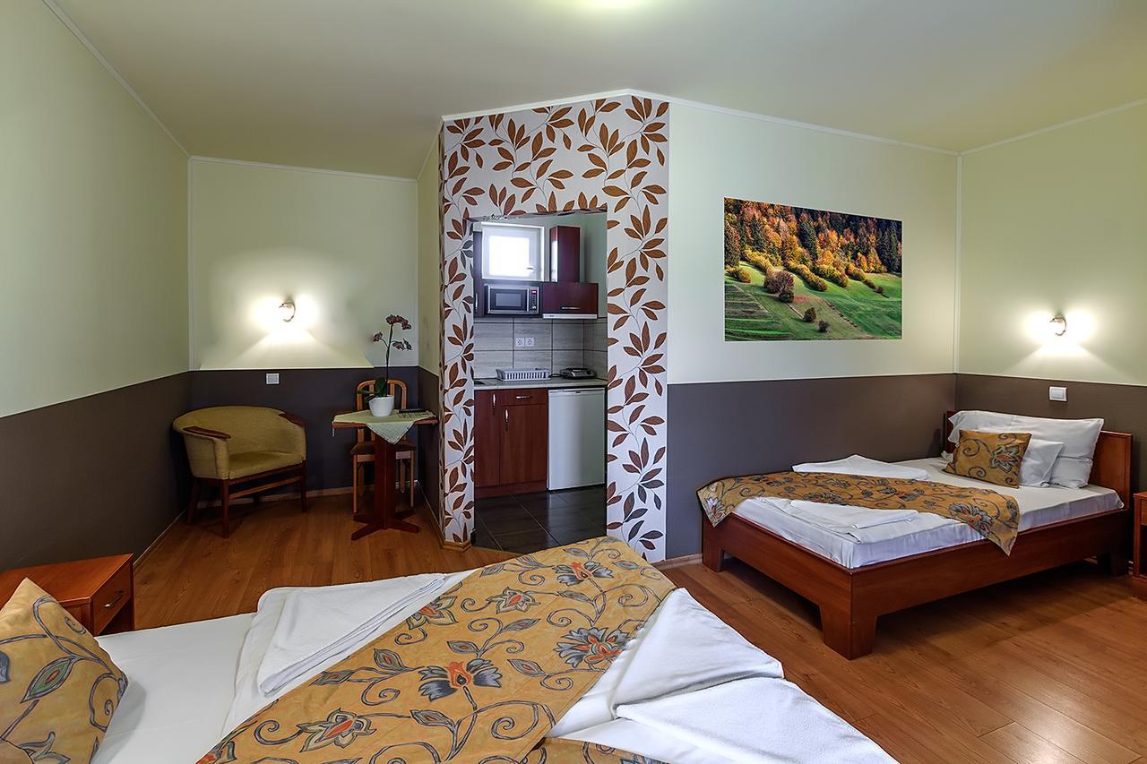 Aranypatko Fogado-Etterem Hotel Gyorujbarat Luaran gambar