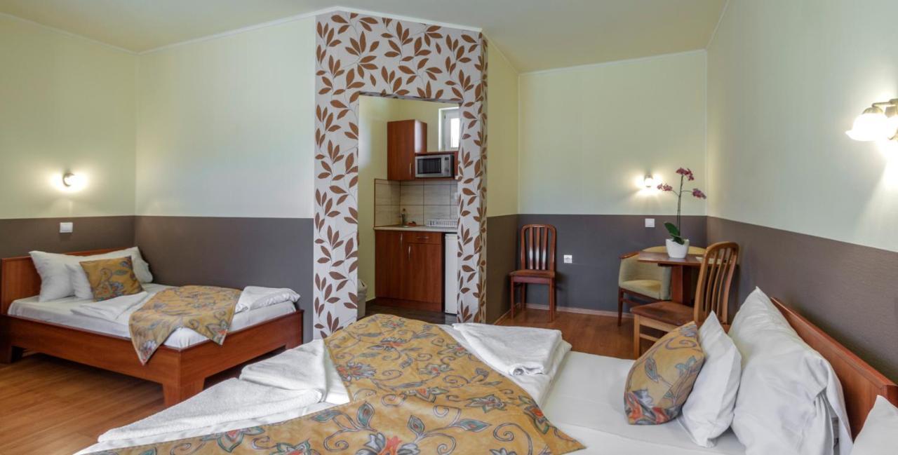 Aranypatko Fogado-Etterem Hotel Gyorujbarat Luaran gambar